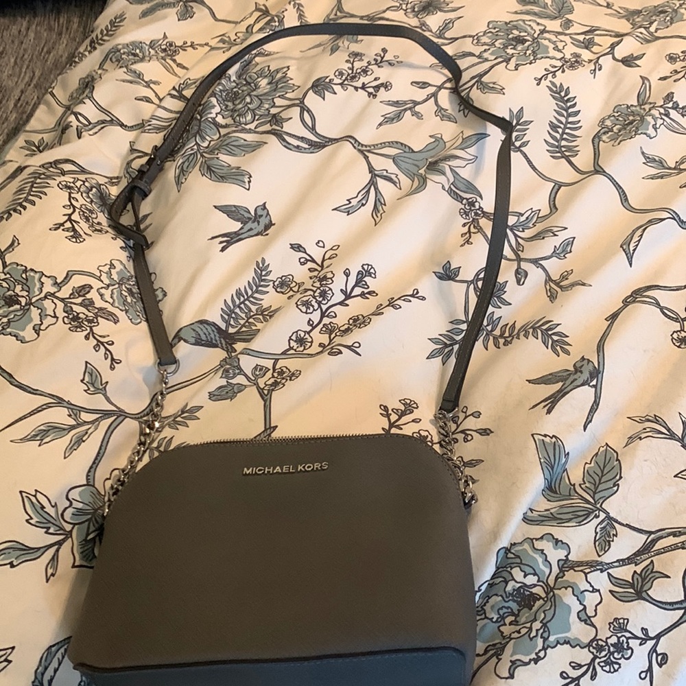 Michael Kors Jet Set Grey/Gray Leather Crossbody bag.